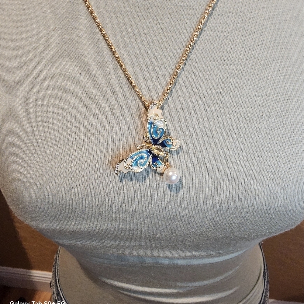 BLUE BUTTERFLY STATEMENT NECKLACE - Picture 2 of 3